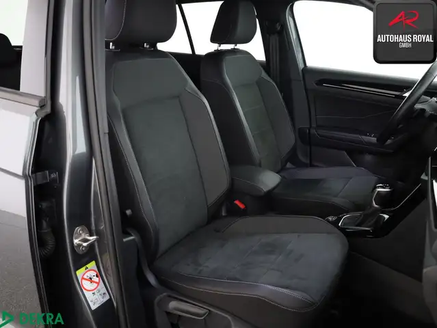 Volkswagen T-Roc view 10