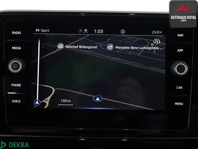Volkswagen T-Roc view 14