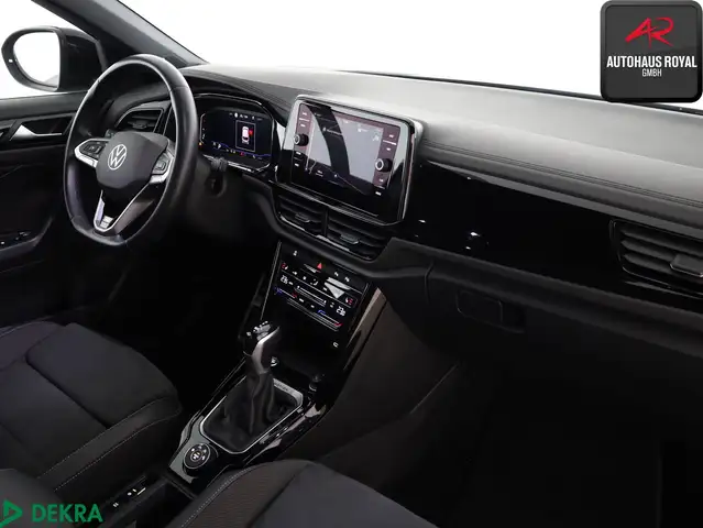 Volkswagen T-Roc view 9
