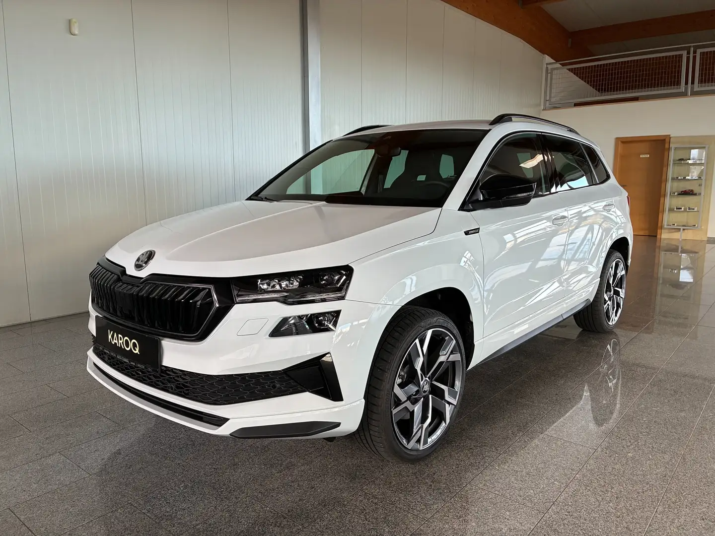 Skoda Karoq Sportline TSI DSG Weiß - 2