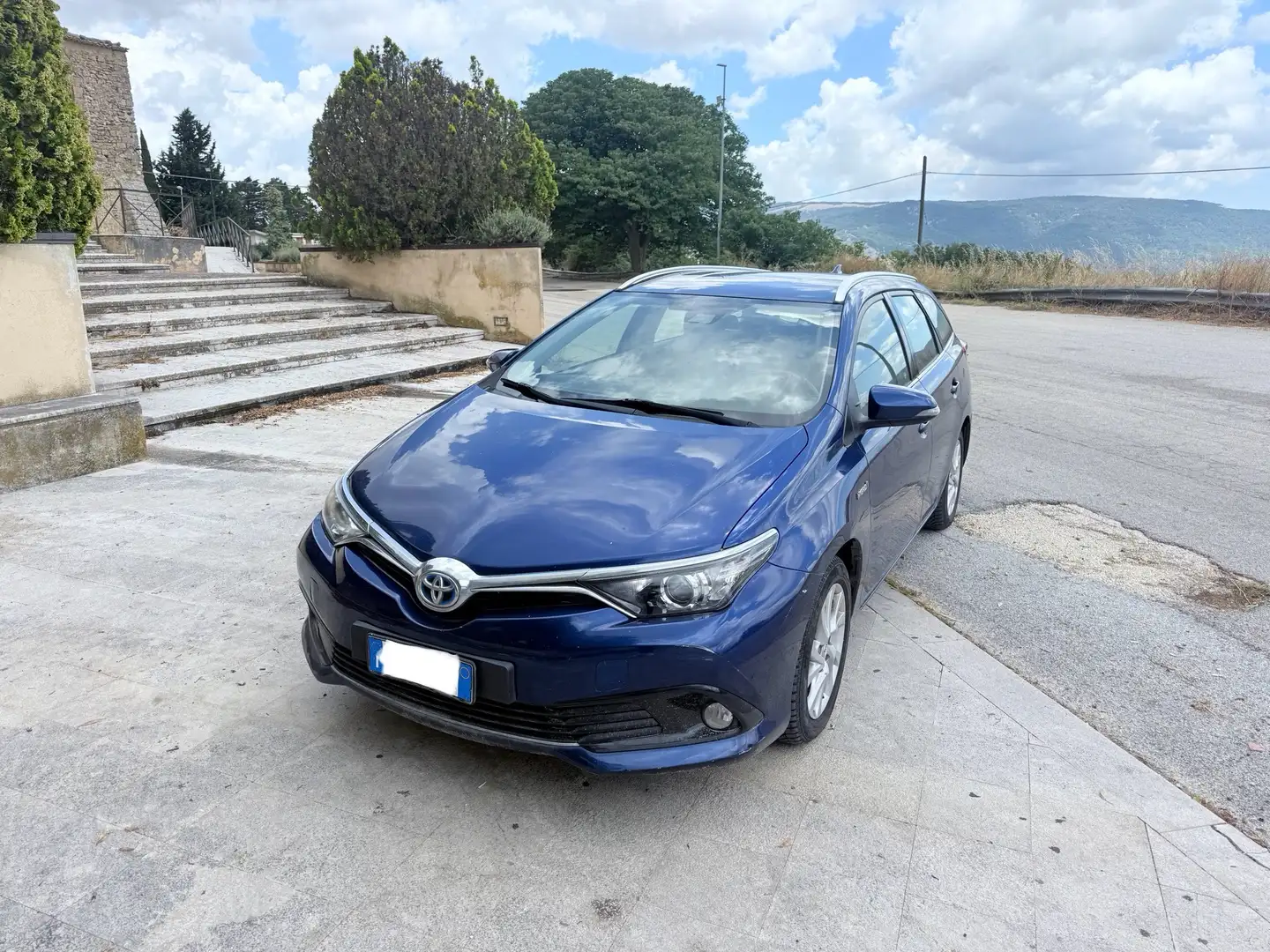 Toyota Auris Touring Sports 1.8h Lounge cvt my17 - 1