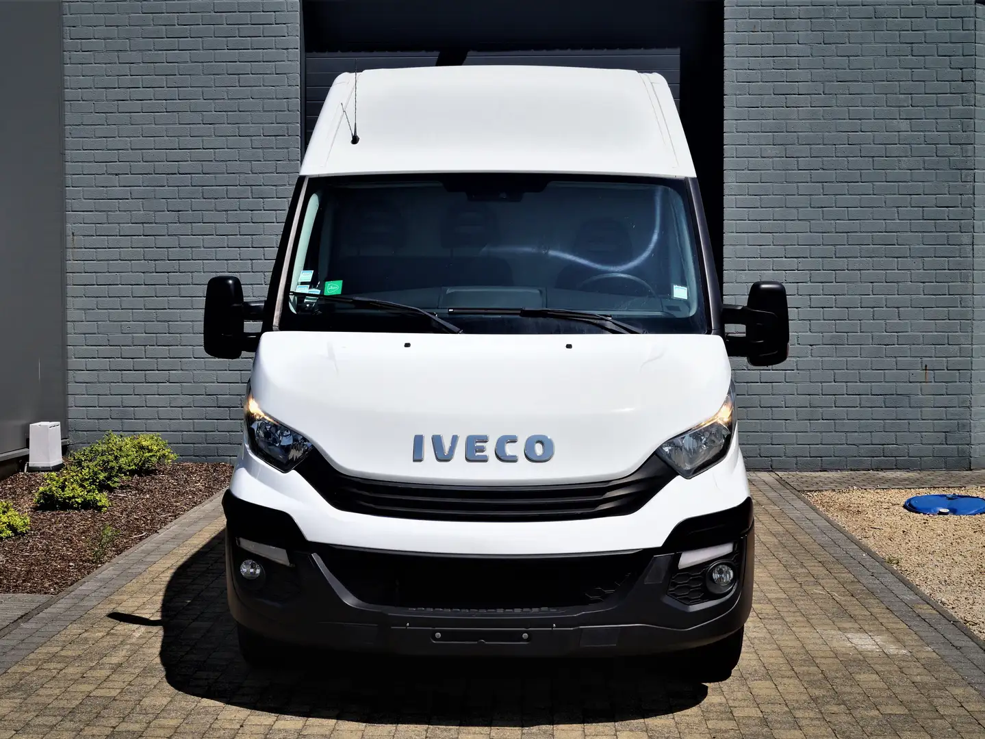 Iveco Daily 35S14 L3H2 Blanc - 2