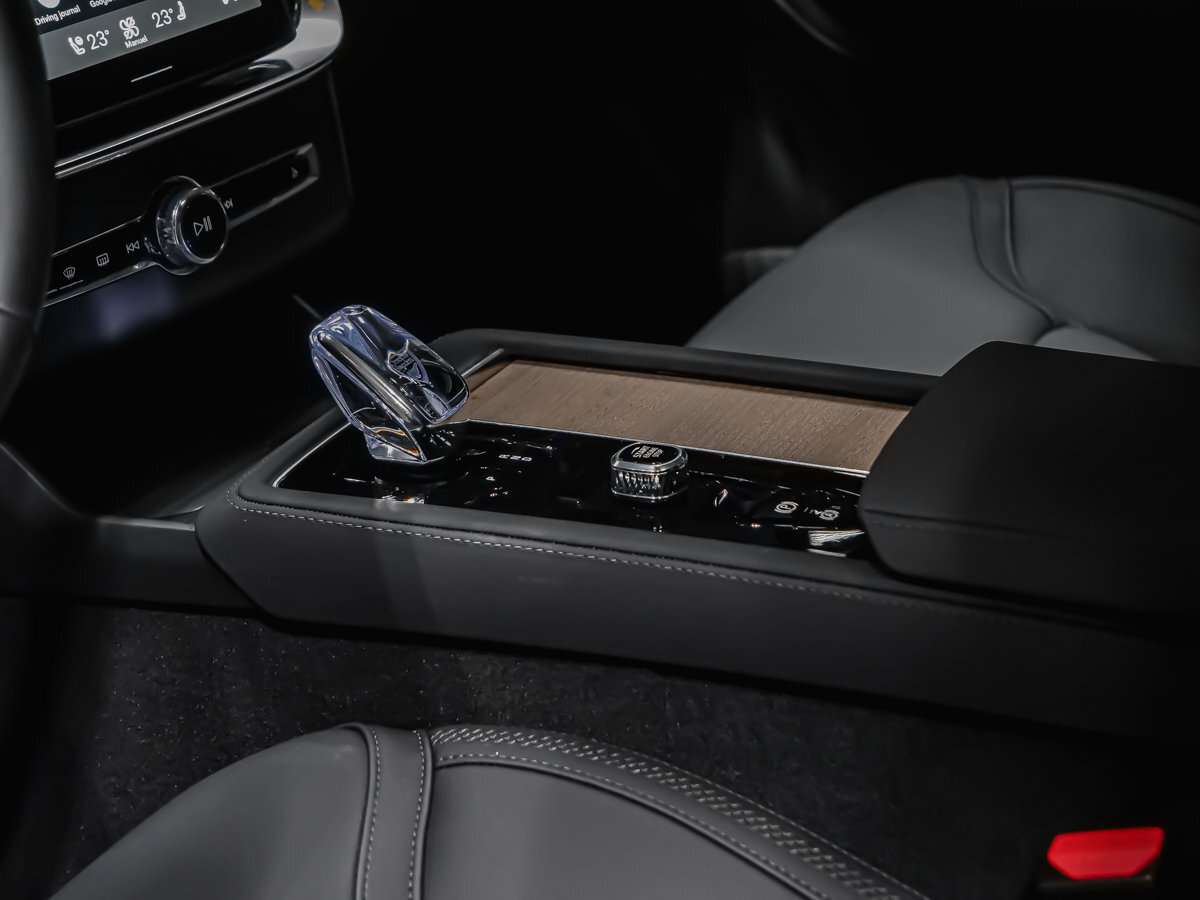 2026 Volvo XC90 B6 CORE BRIGHT thumb 8