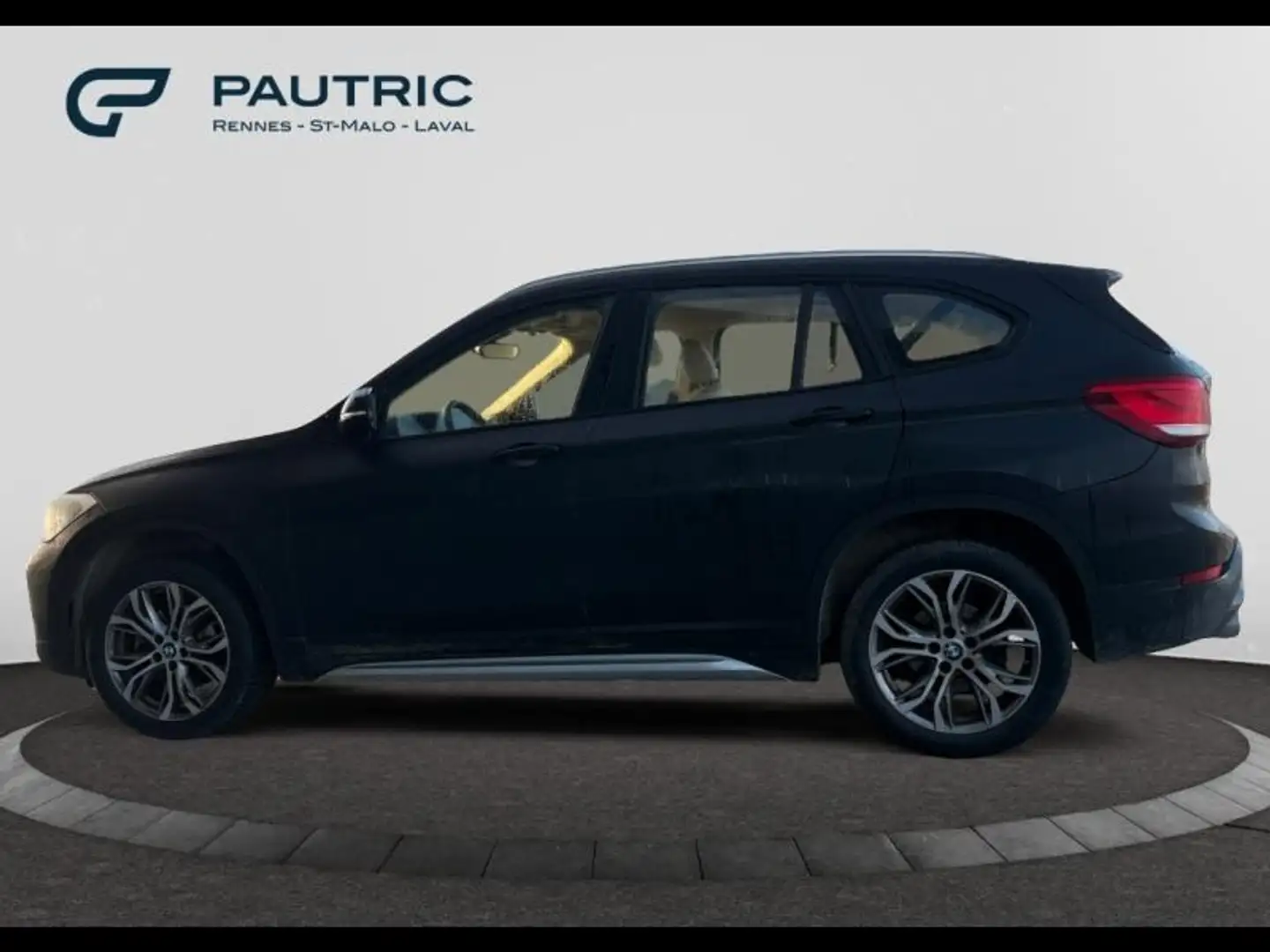 BMW X1 sDrive18dA 150ch xLine Schwarz - 2