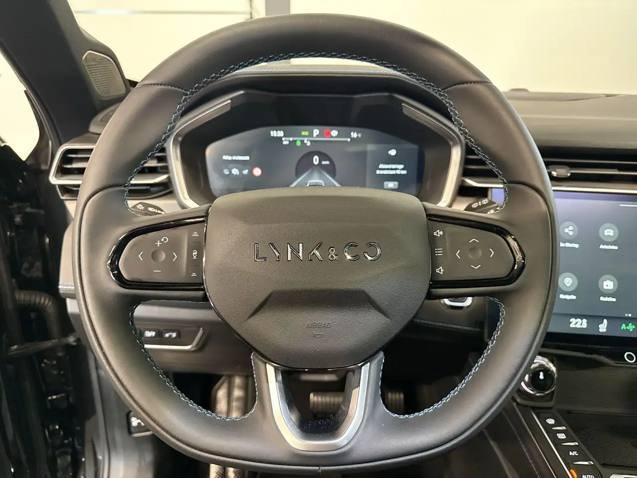 Lynk & Co 01 1.5 PHEV MY23 6,6 KWH PANO 360 CAMERA ACC, миниатюра 26