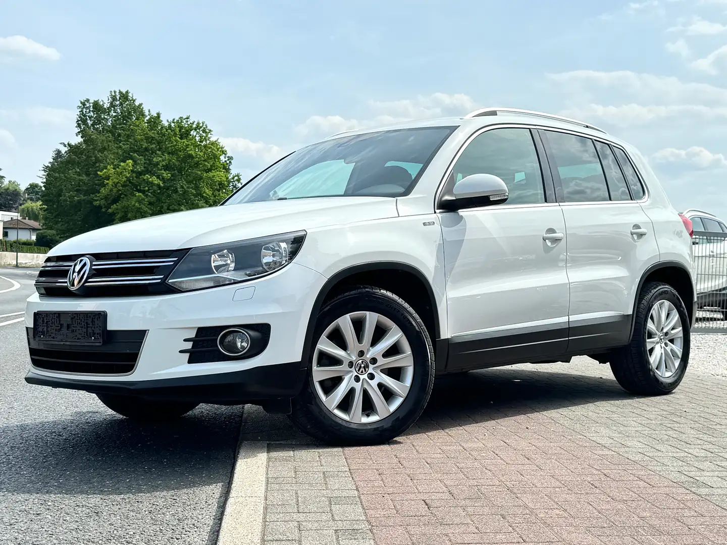 Volkswagen Tiguan Lounge Sport & Style 4Motion AHK Navi Rkamera TOP White - 1