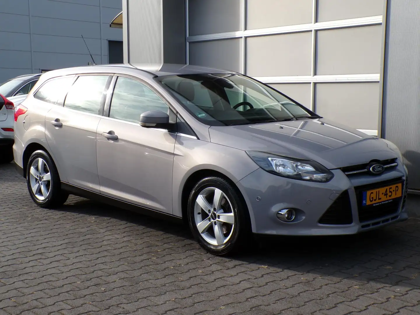 Ford Focus Wagon 1.0 EcoBoost Titanium Clima/Cruise/Stoelverw Gris - 1