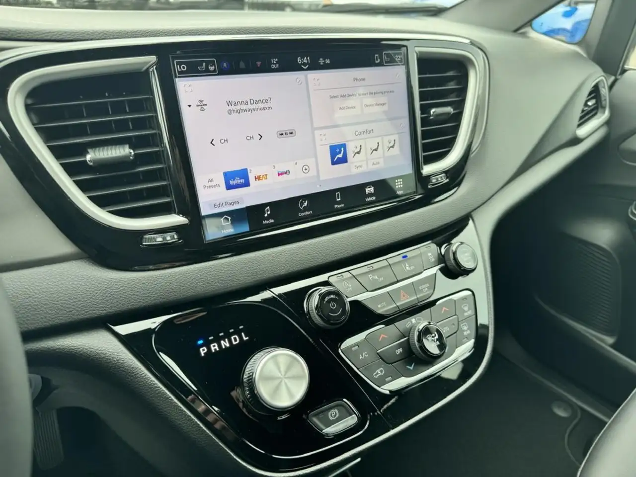 Chrysler Grand Caravan снимка Chrysler Grand Caravan