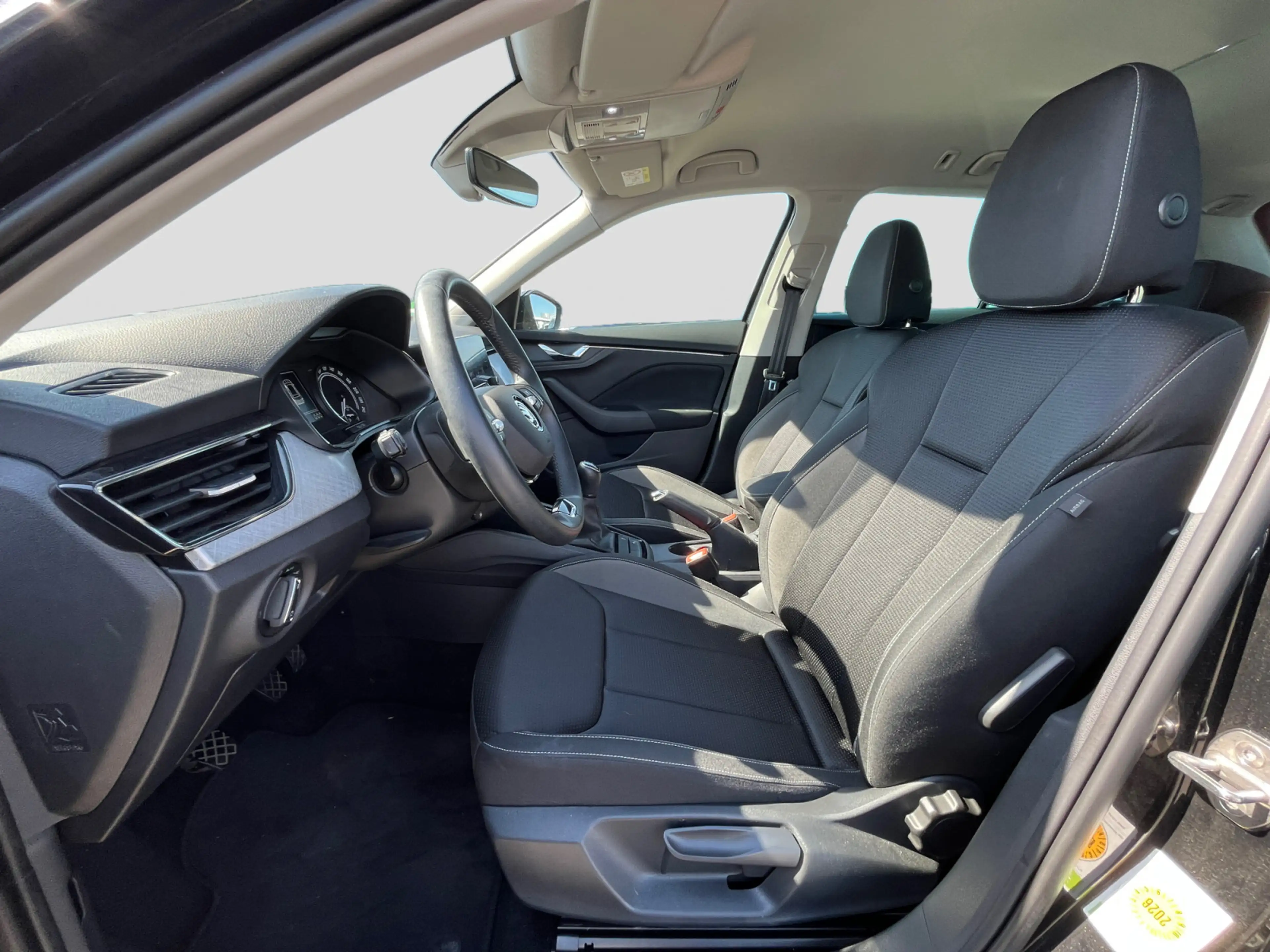 Skoda Kamiq Tour 1.0TSI AHK Cam PDCv/h LED Climatr SHZ — photo 6