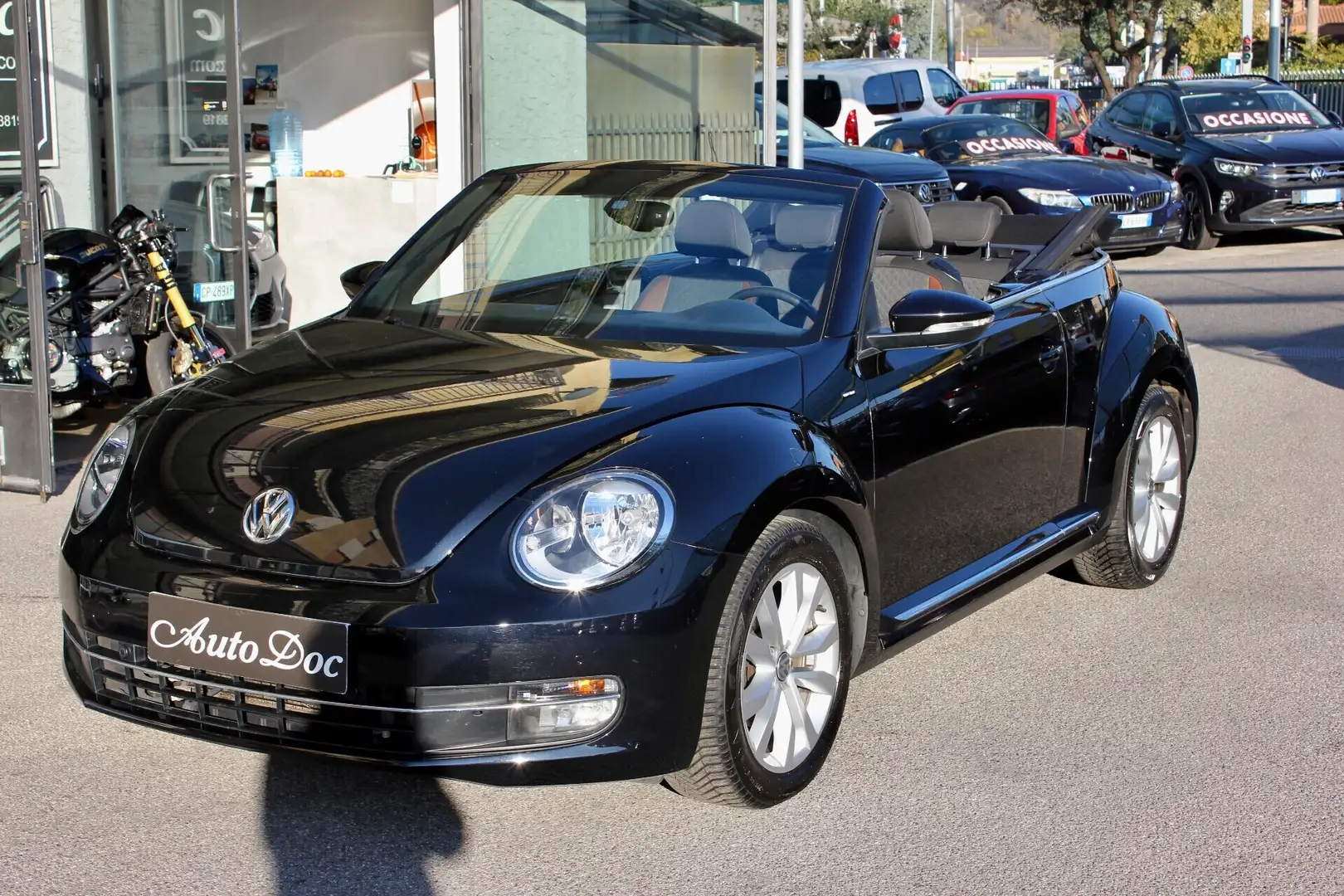 Volkswagen Maggiolino Cabrio 1.2 TSI DSG 105CV NAVY SENSORI Nero - 1