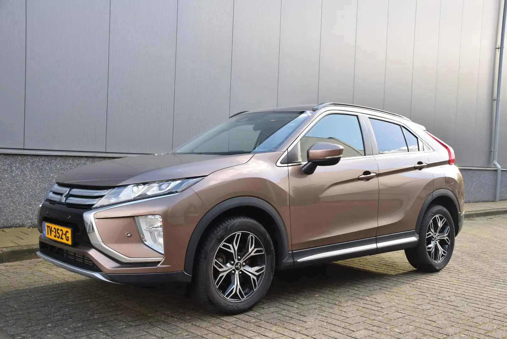 Mitsubishi Eclipse Cross 1.5 DI-T Intense | Automaat | 1e eigenaar | Volled Bruin - 2