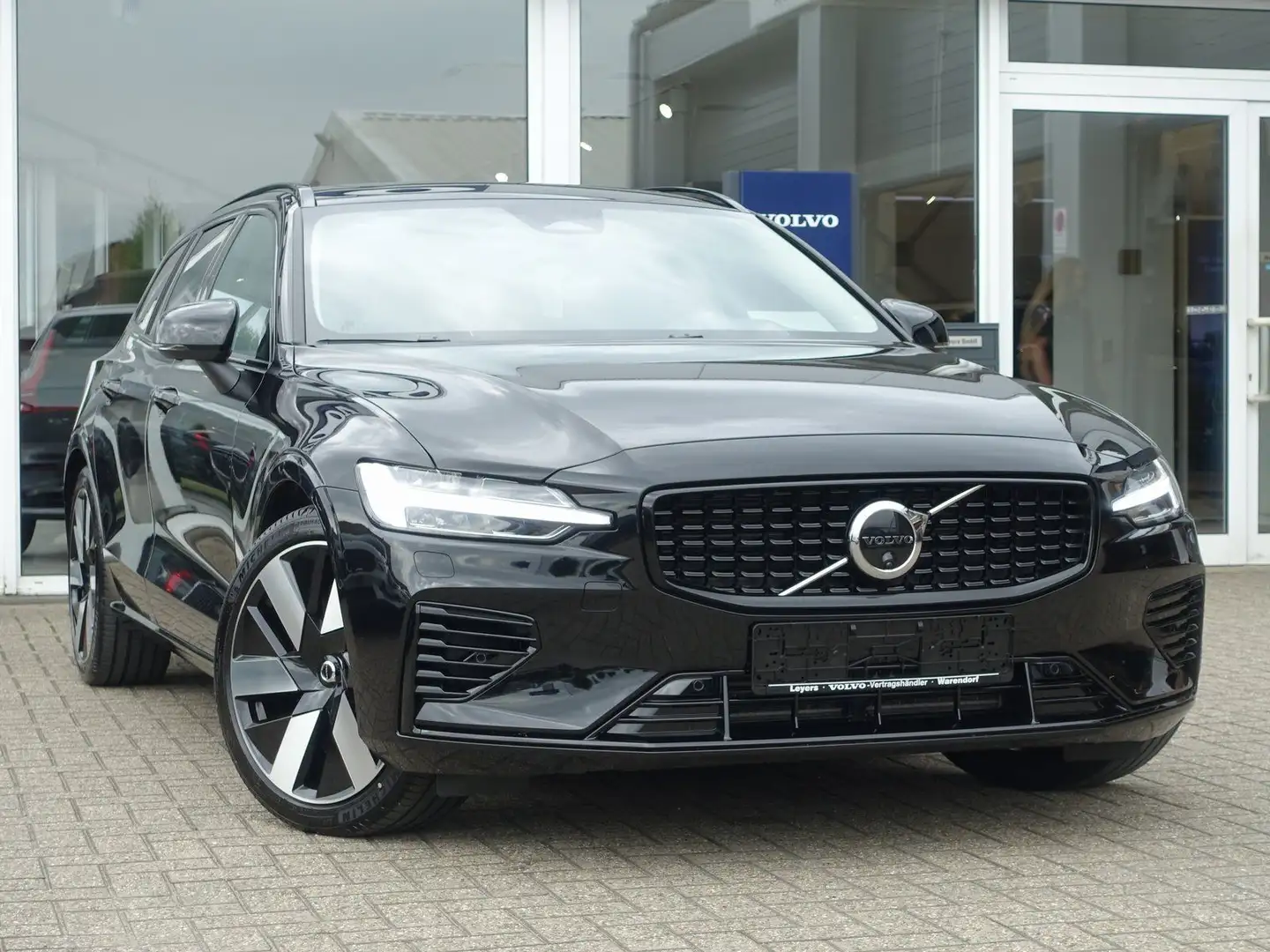 Volvo V60 Ultra Dark T6 AWD Plug-in Hybrid PANO/360°KA Negro - 2