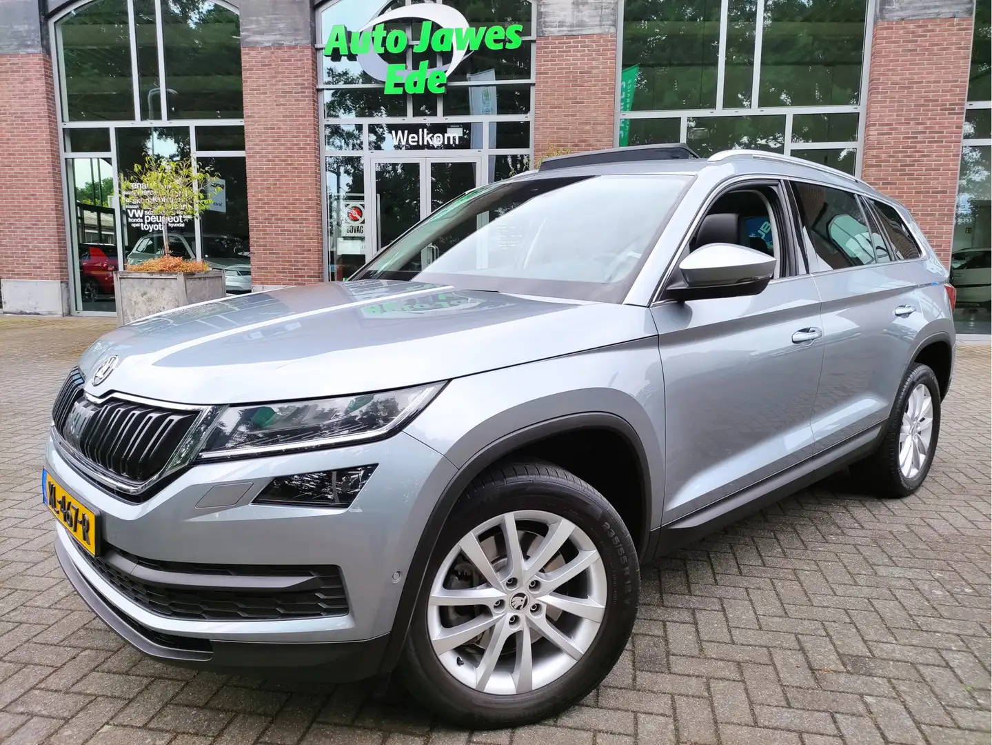 Skoda Kodiaq 2.0 TSI DSG 190PK 4x4 Style Business Panoramadak - Grijs - 2