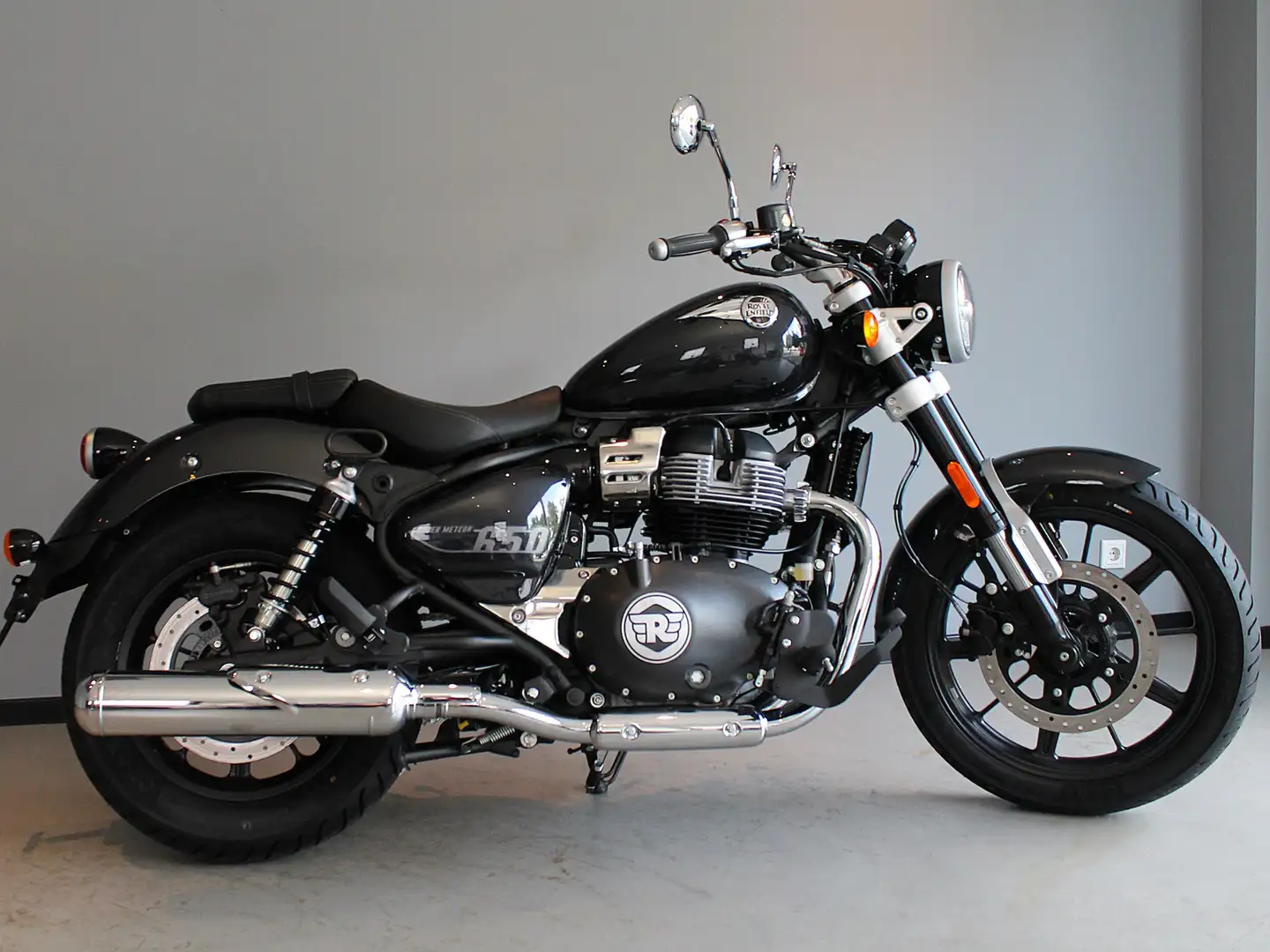 Royal Enfield Super Meteor 650 Astral Black Siyah - 2