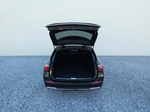 Mercedes-Benz E 220 d 4M T-Modell +360°+DigiLight+AHK+Ambiente Ansicht 10