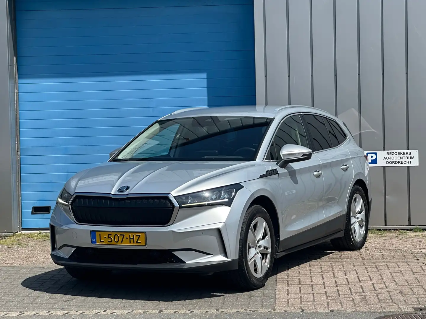 Skoda Enyaq iV 80 LEER SOH 95% 77 KW DEALER OND 1 EIG Gris - 1