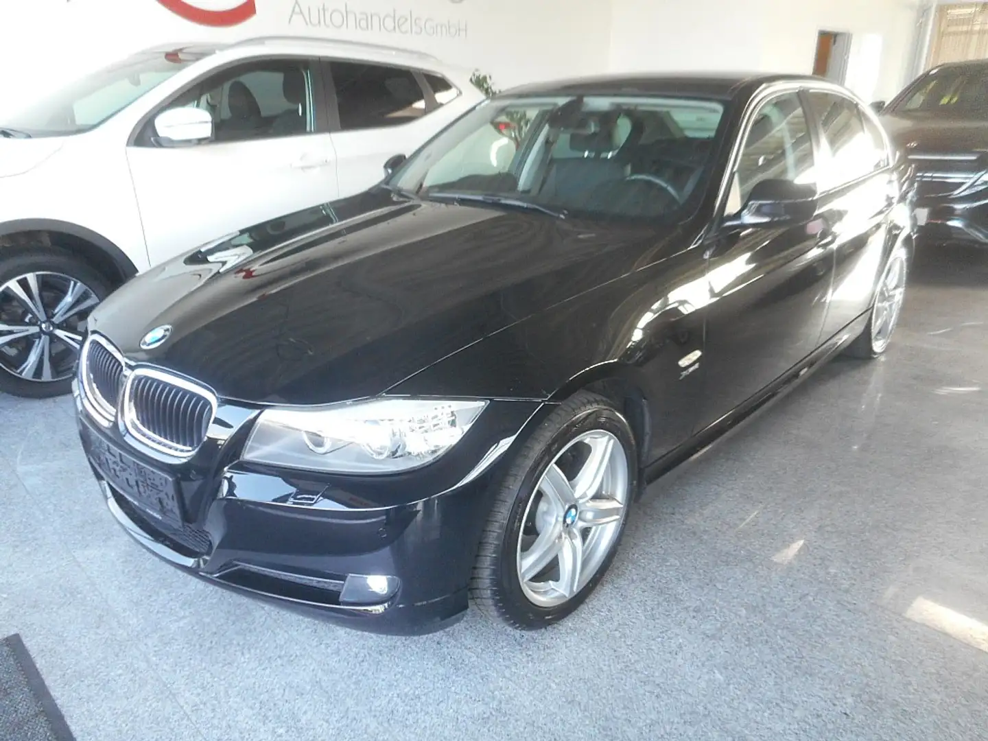 BMW 320 d xDrive Österreich-Paket Negro - 1
