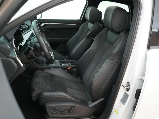 Audi Q3 view 5