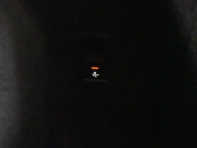 Audi Q3 view 14