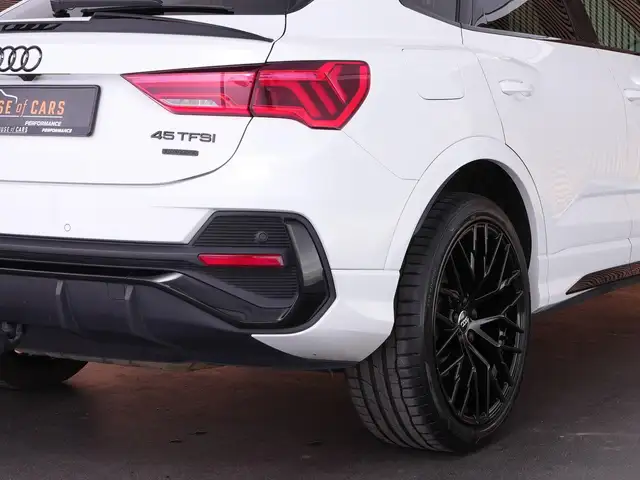 Audi Q3 view 13