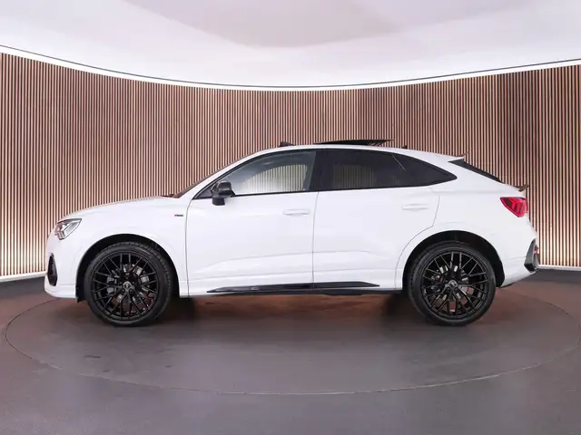 Audi Q3 view 11