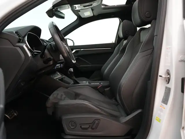 Audi Q3 view 4