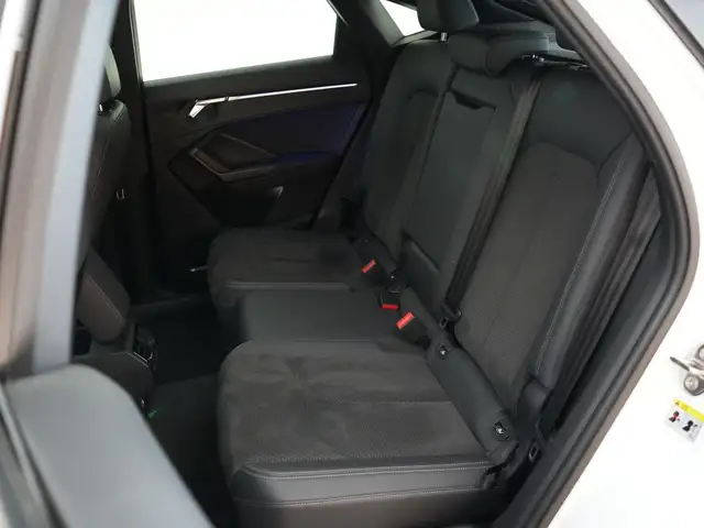 Audi Q3 view 9