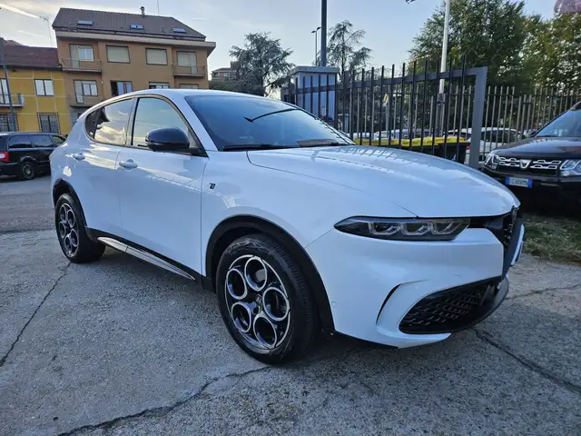 Alfa Romeo Tonale view 3