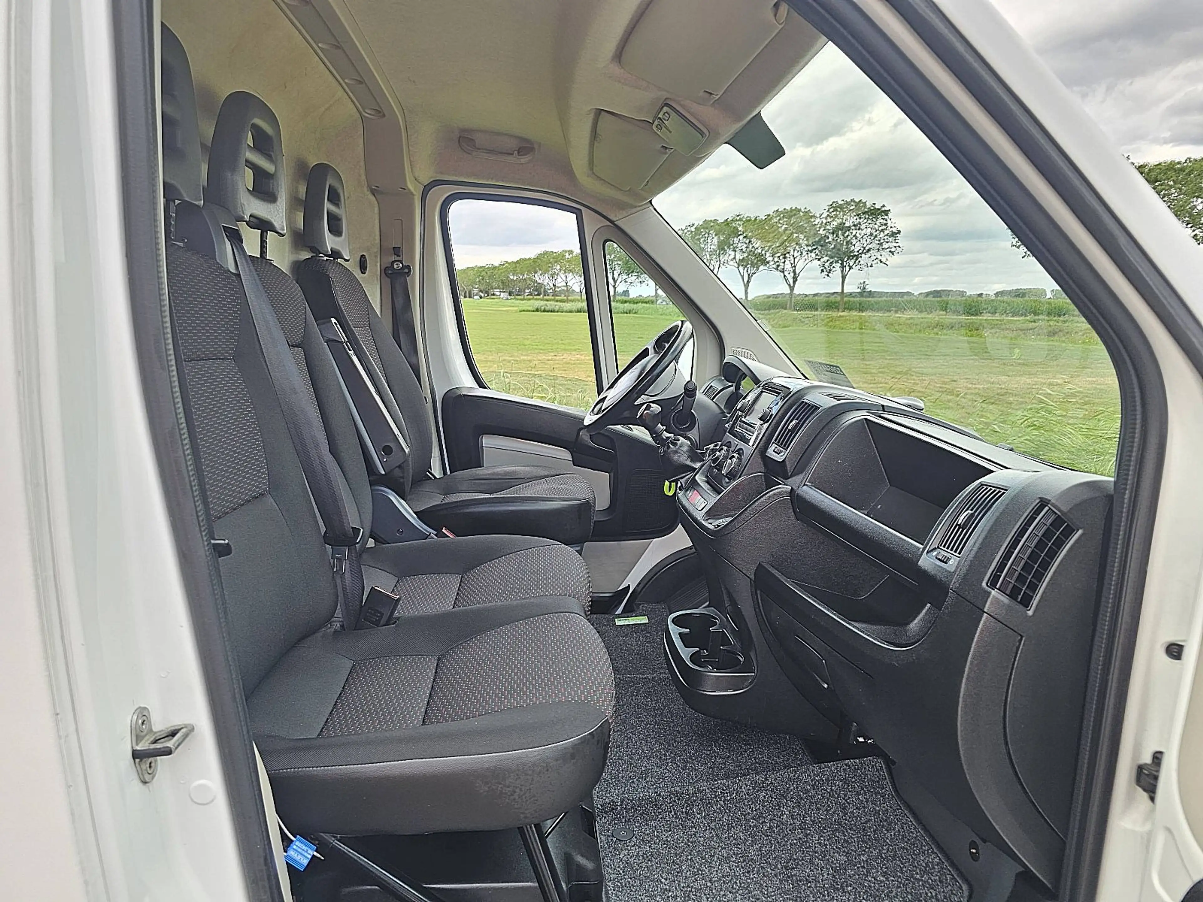 Peugeot Boxer 2.0 — photo 7