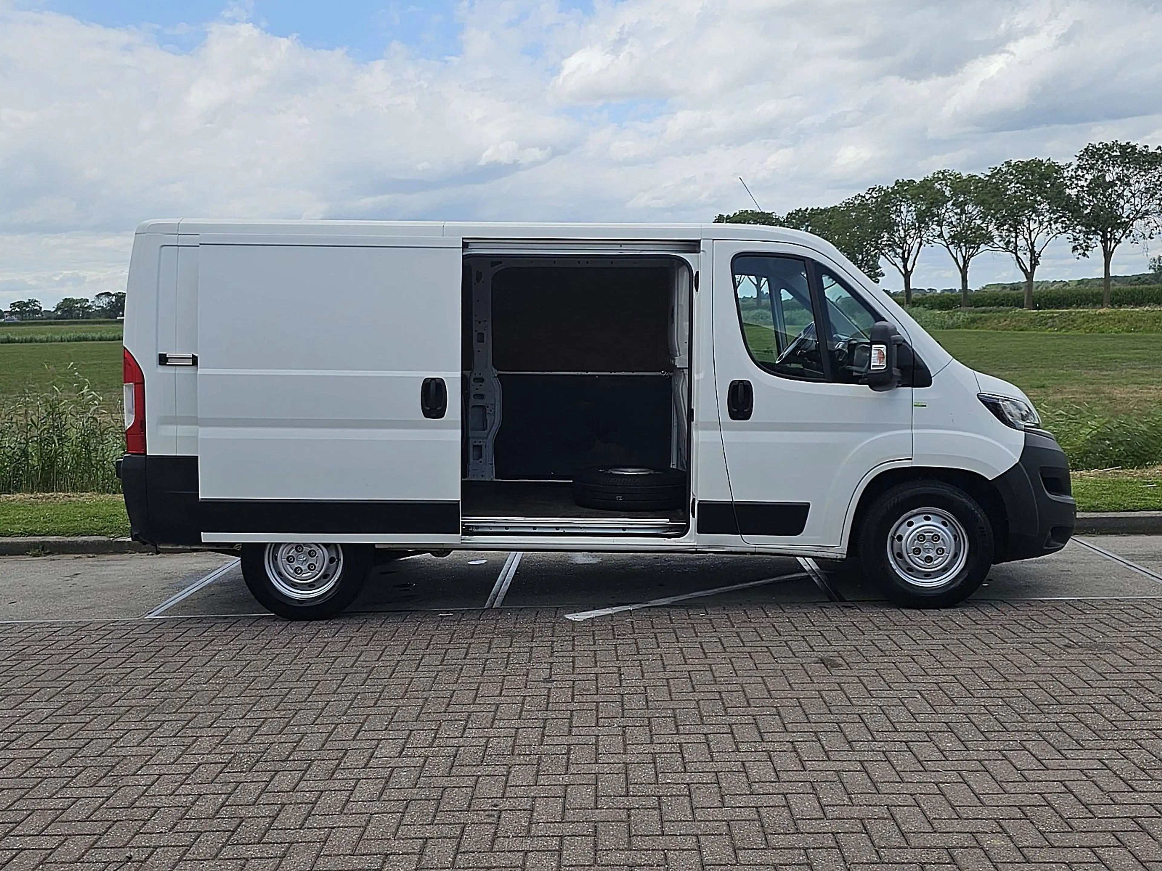 Peugeot Boxer 2.0 — photo 13