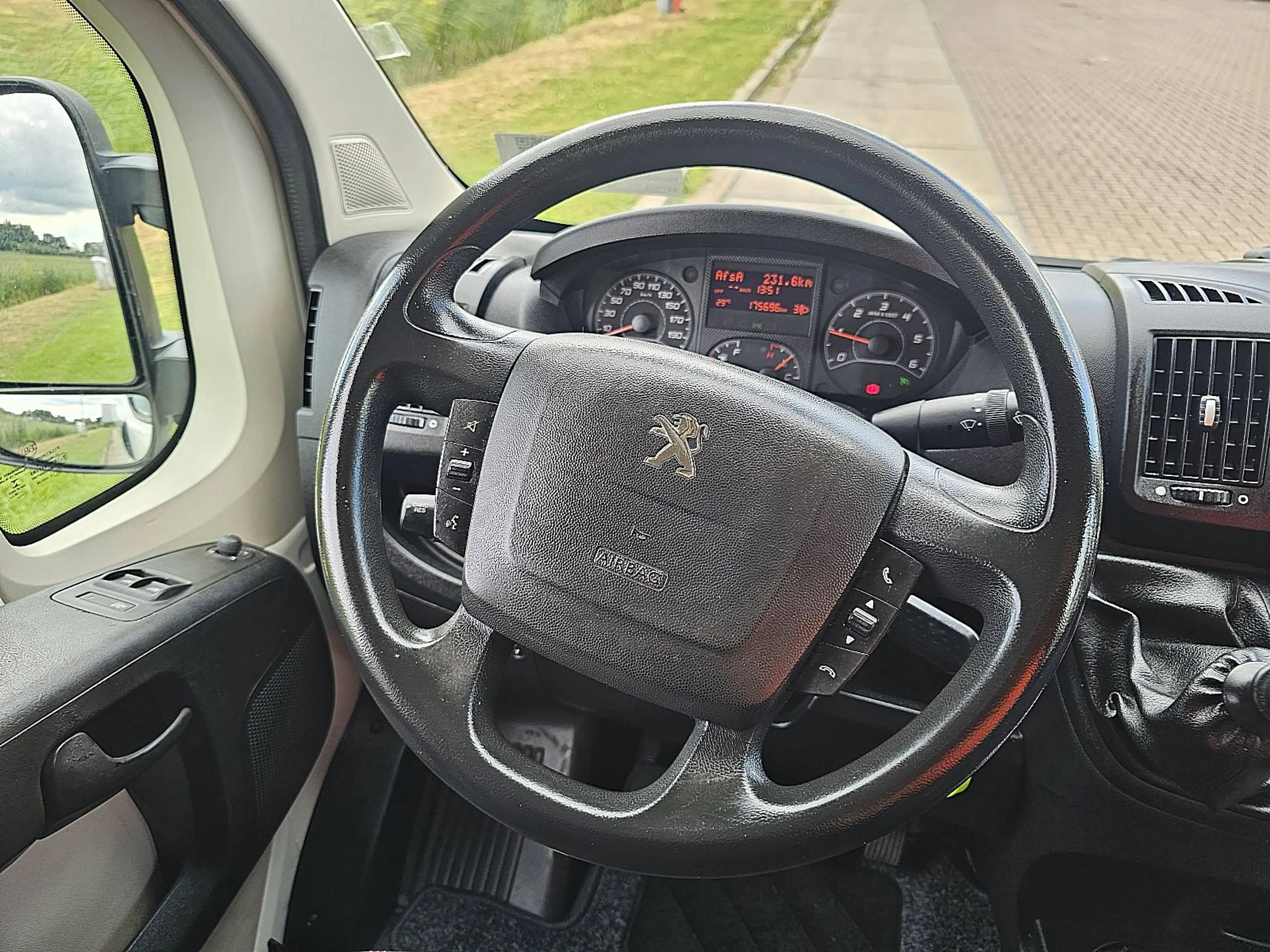 Peugeot Boxer 2.0 — photo 10