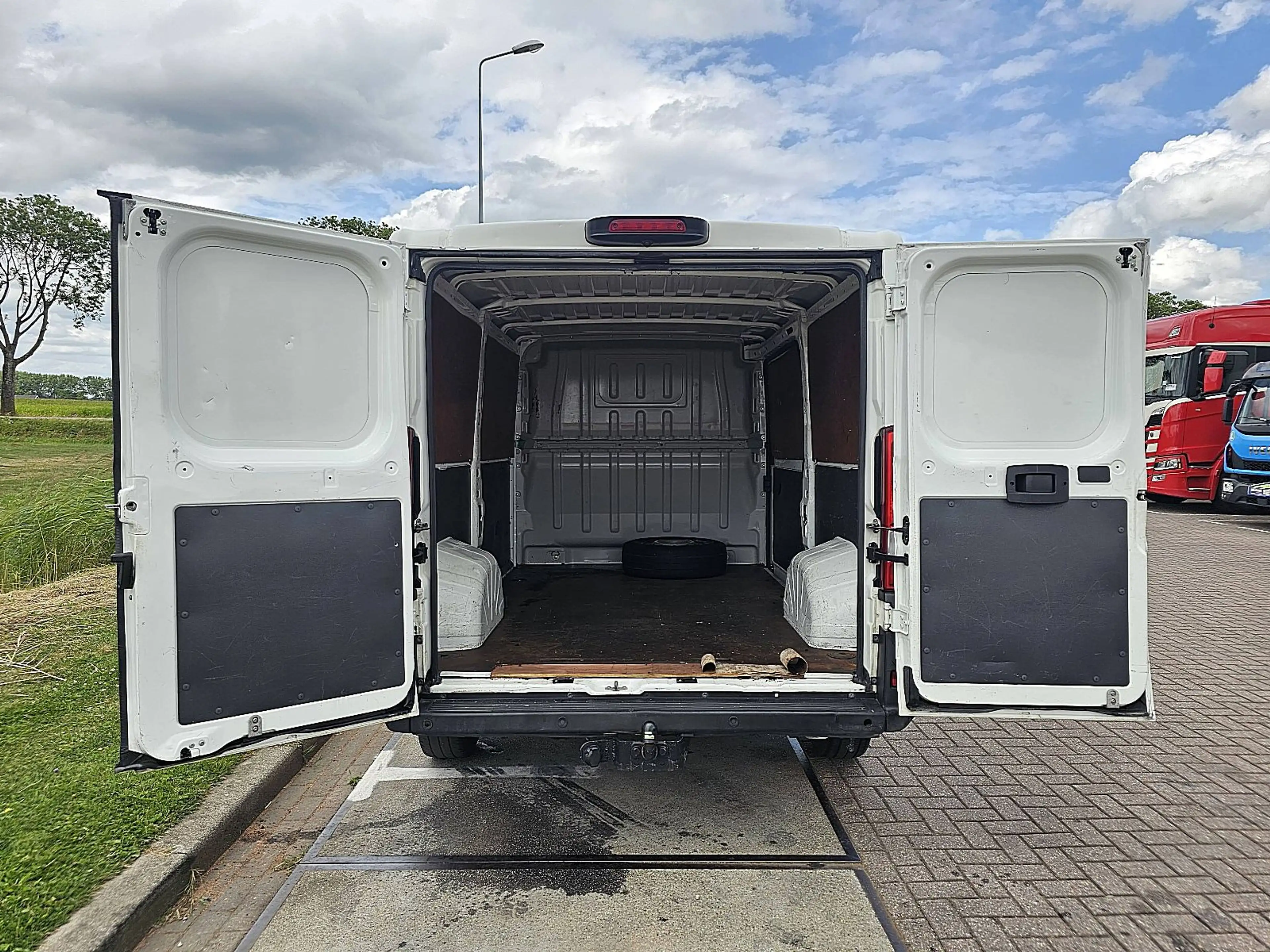 Peugeot Boxer 2.0 — photo 12
