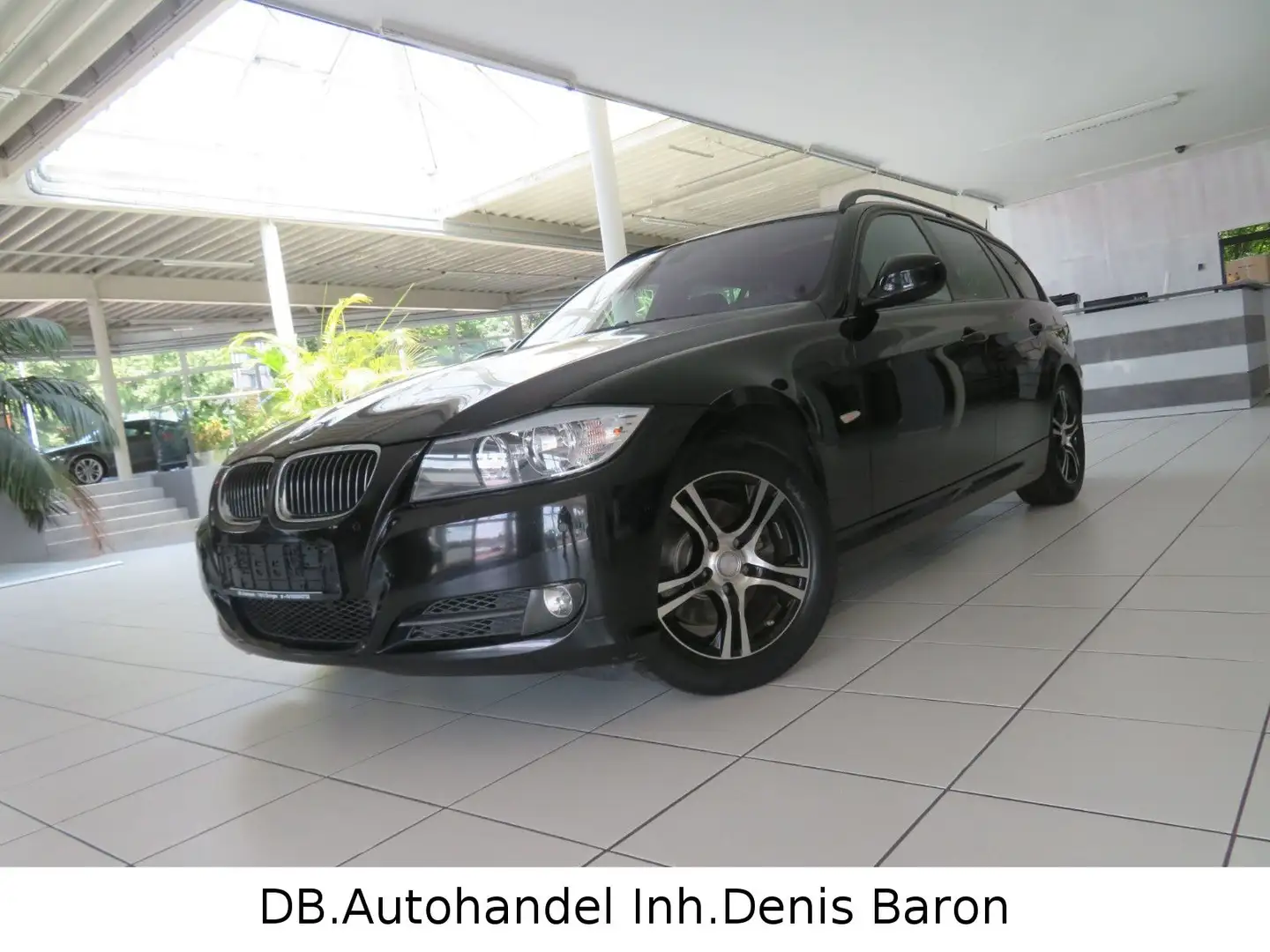 BMW 325 i Touring Leder Klima Panorama SHZ AHK PDC Schwarz - 1