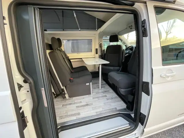 Volkswagen Transporter view 14