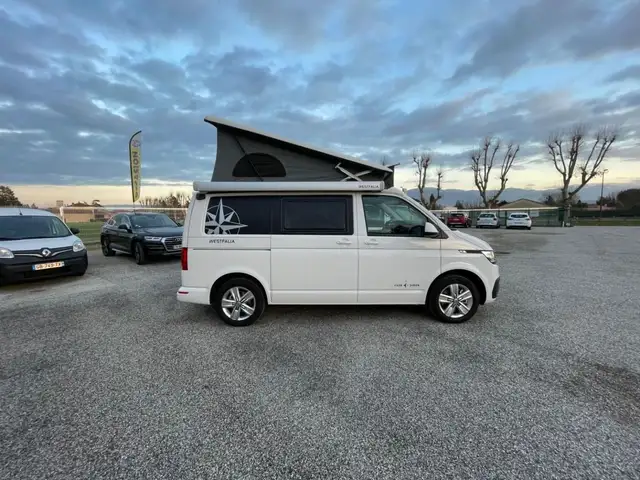 Volkswagen Transporter view 4