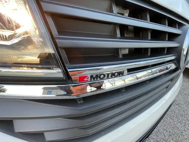 Volkswagen Transporter view 7