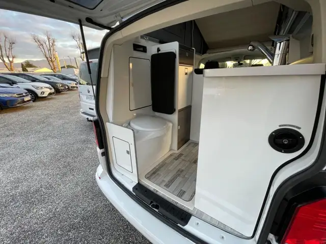 Volkswagen Transporter view 12