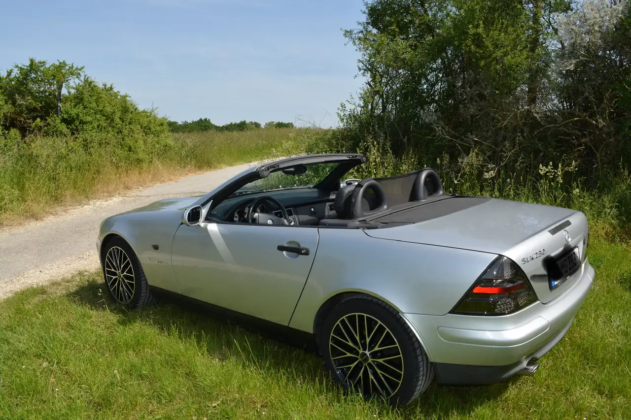 Mercedes-Benz SLK 230