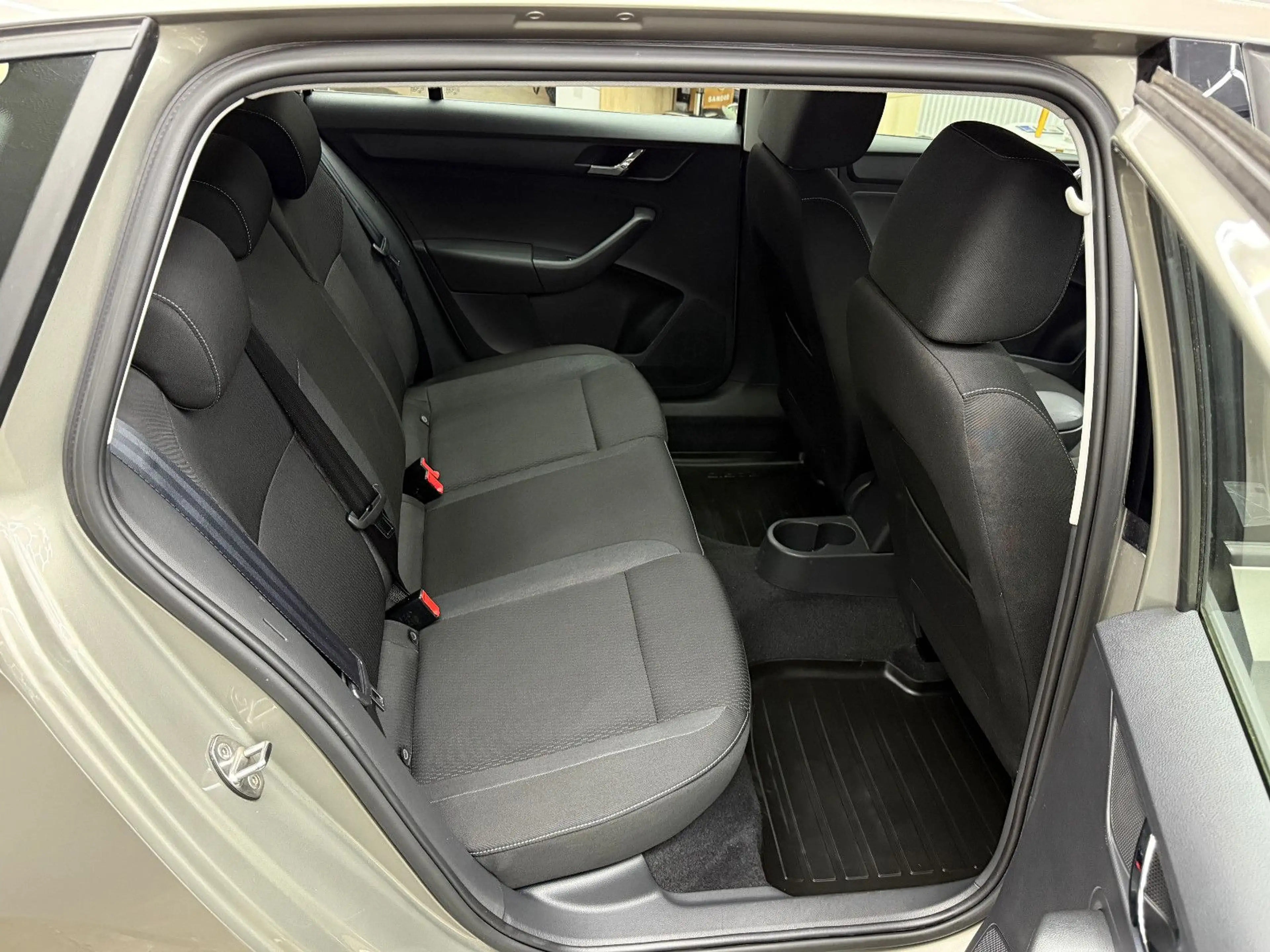 Skoda Rapid/Spaceback 1.4 TSI Spaceback Ambition / DSG 2.Hand — photo 13