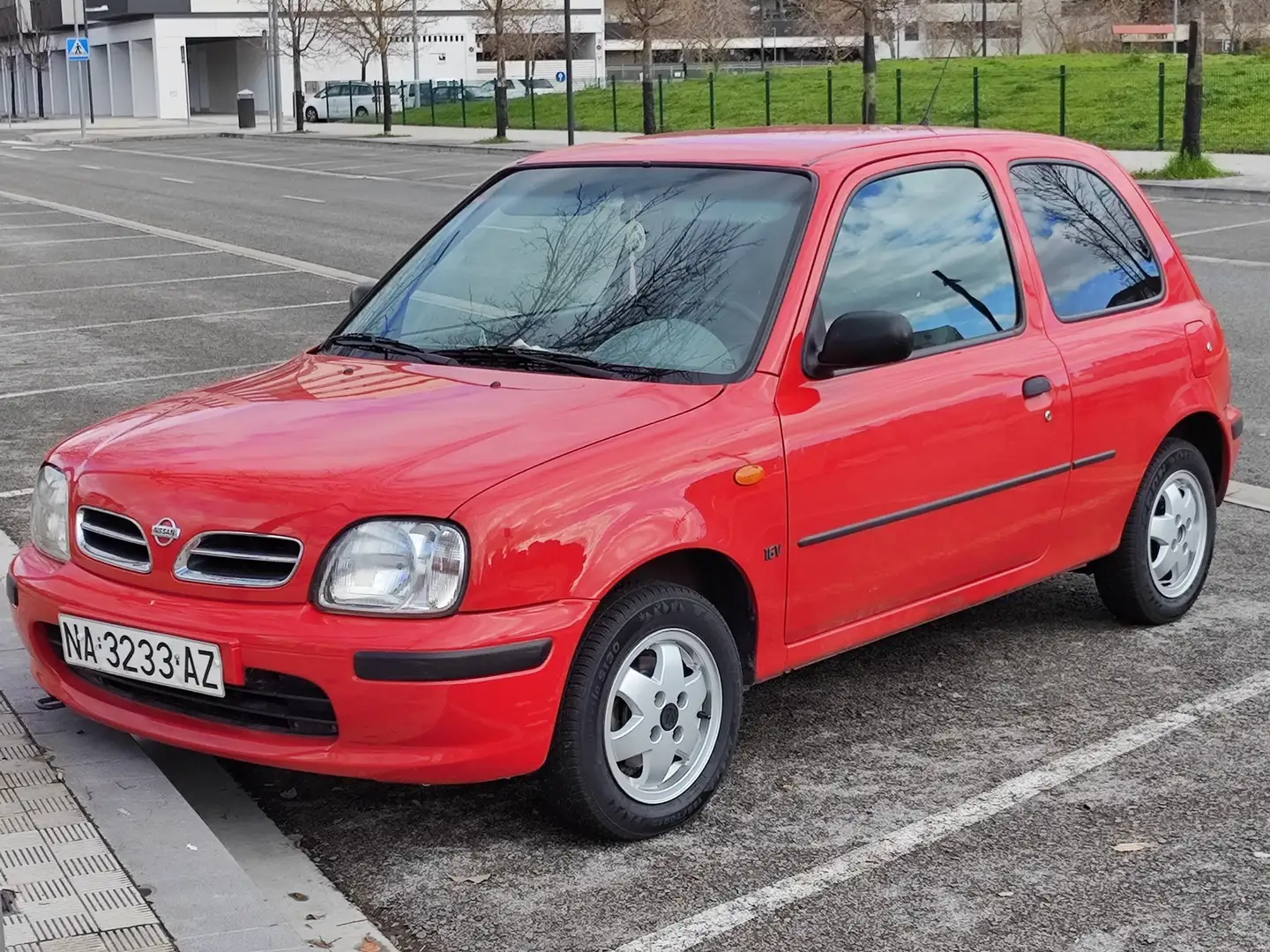 Nissan Micra 1.0 GX Rouge - 2