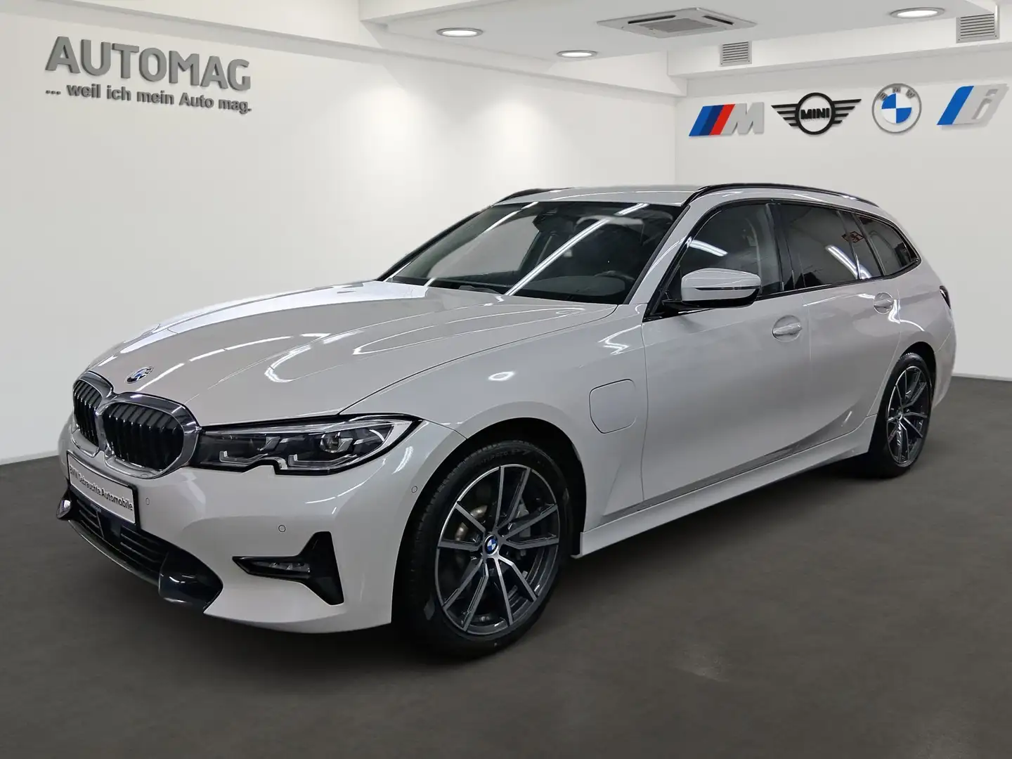 BMW 330 e Touring Wit - 1