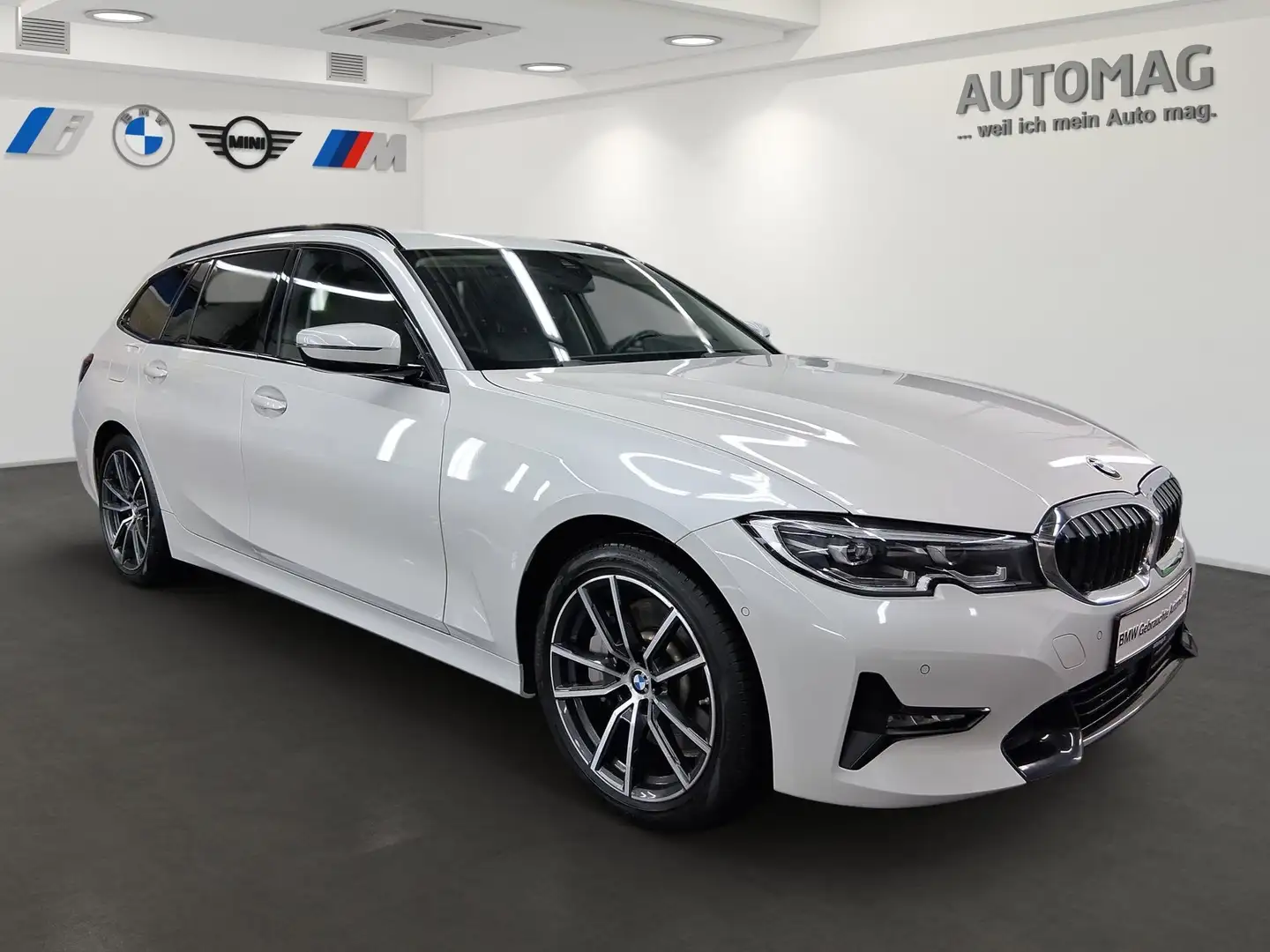 BMW 330 e Touring Wit - 2
