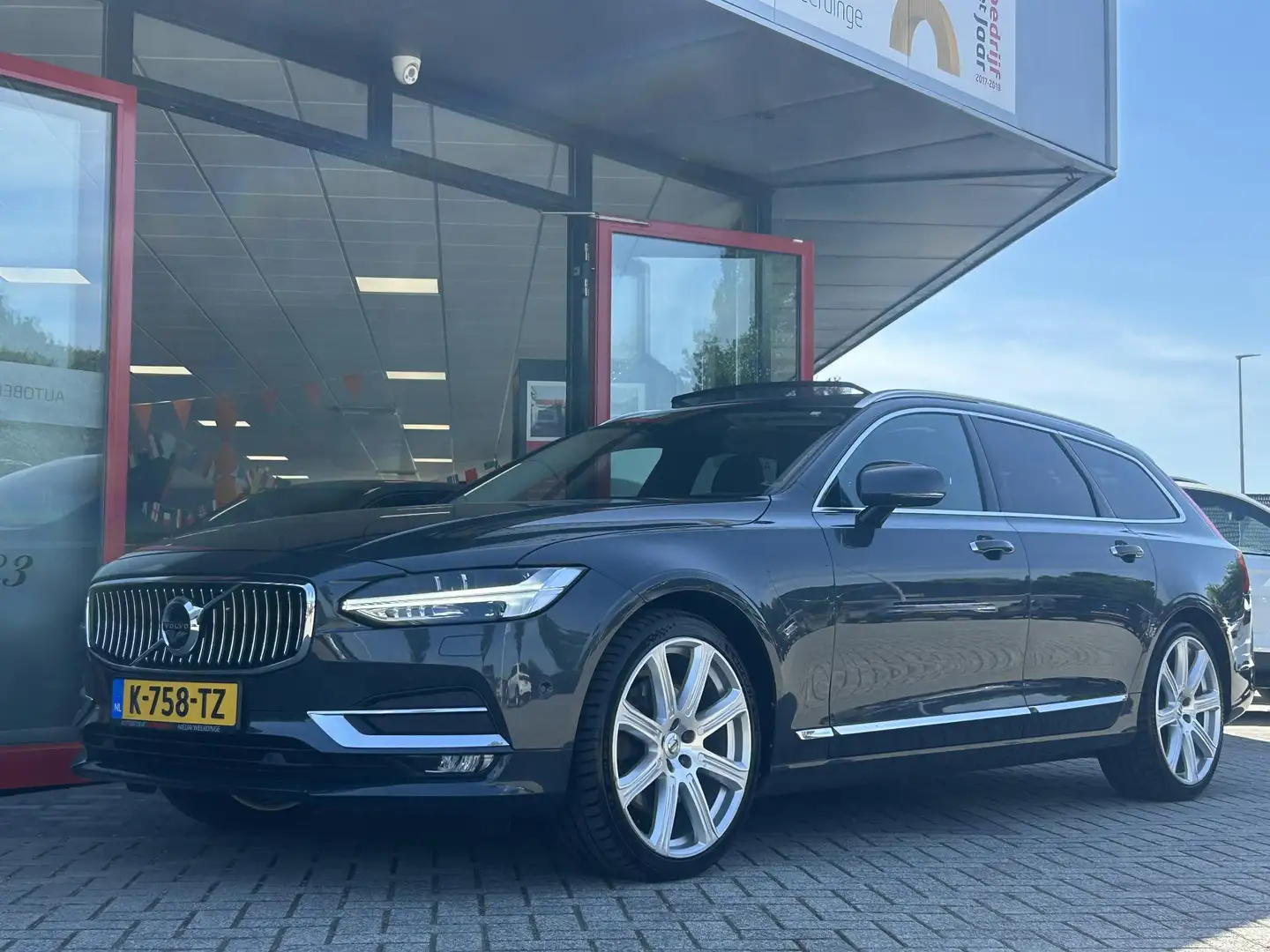Volvo V90 2.0 T6 AWD Inscription | Schuif/Kanteldak | Trekha Grau - 2