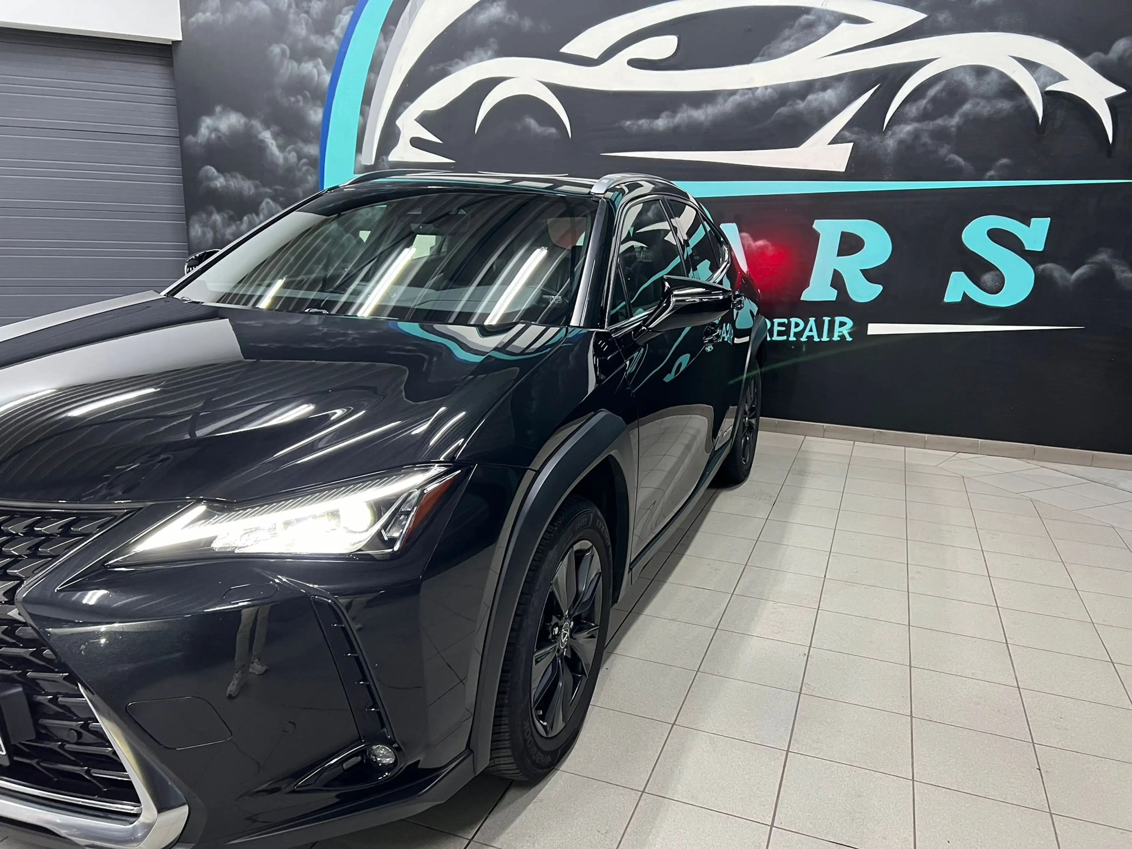 Lexus UX 250h UX 250h 2.0i FWD Black Line — photo 12