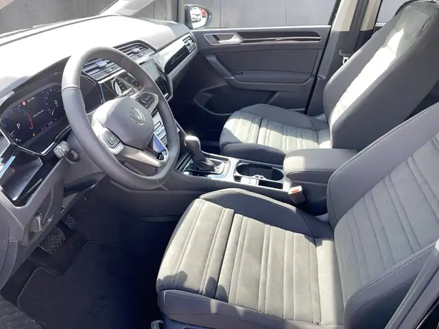 Volkswagen Touran view 9