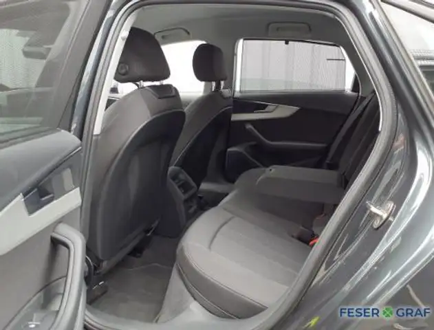 Audi A4 view 8