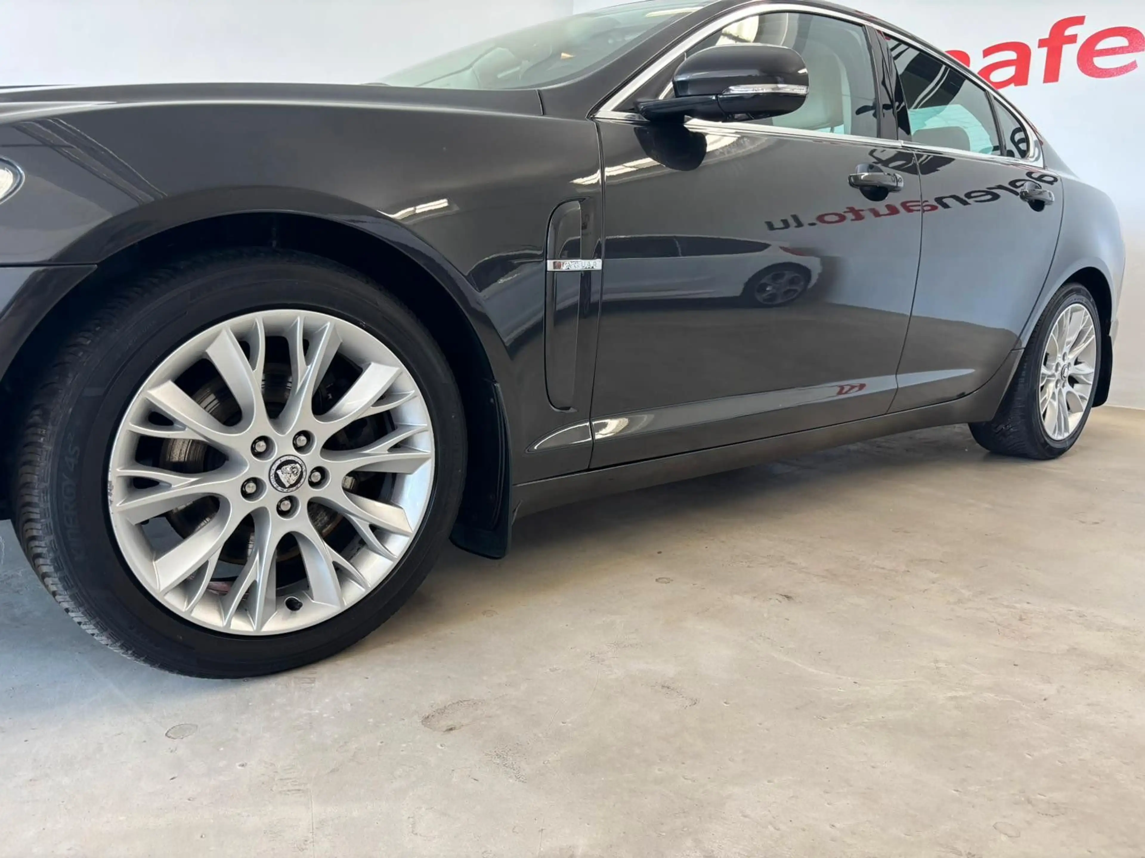 Jaguar XF 3.0 V6 Diesel Premium Luxury — photo 7