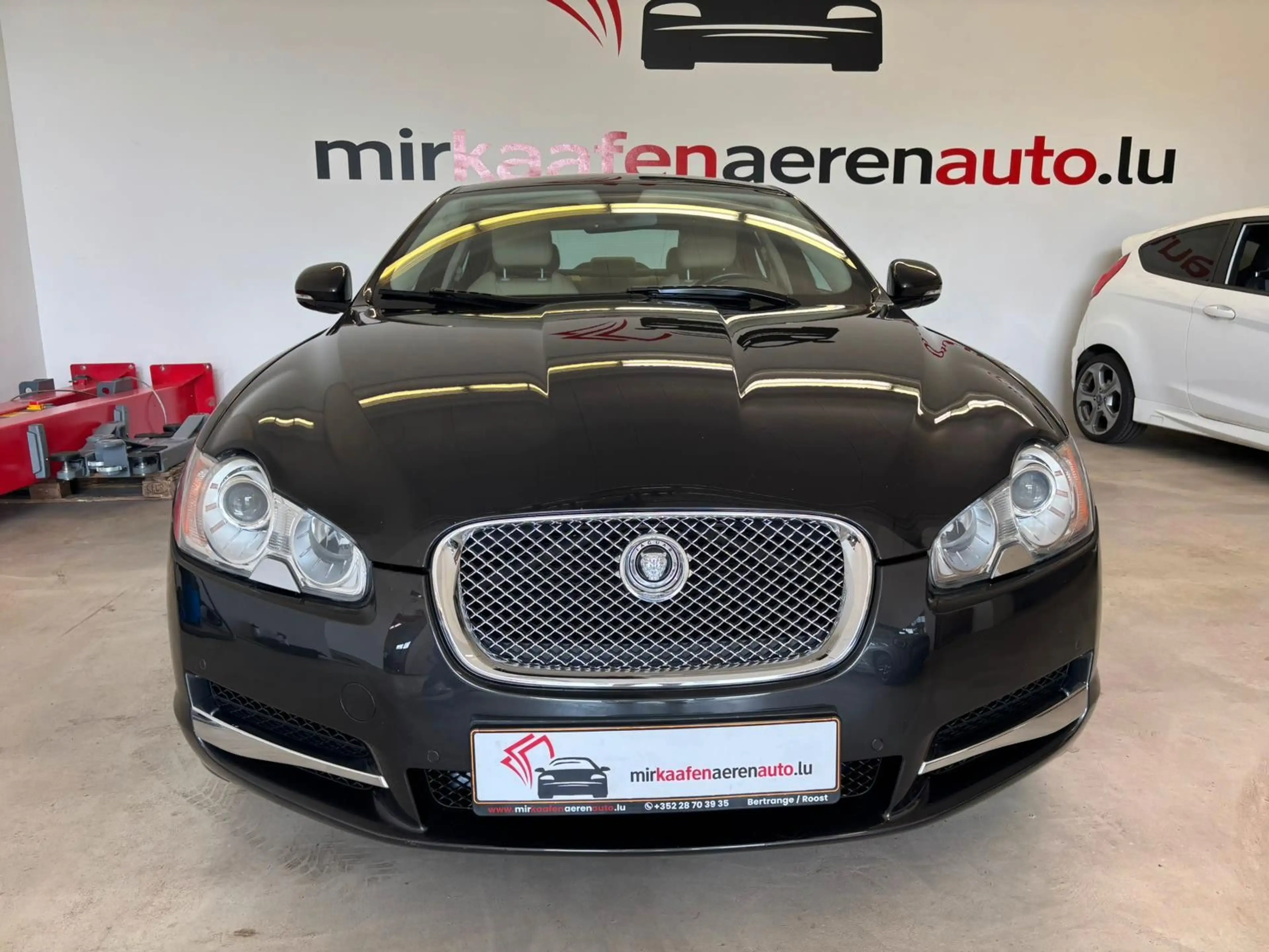 Jaguar XF 3.0 V6 Diesel Premium Luxury — photo 2