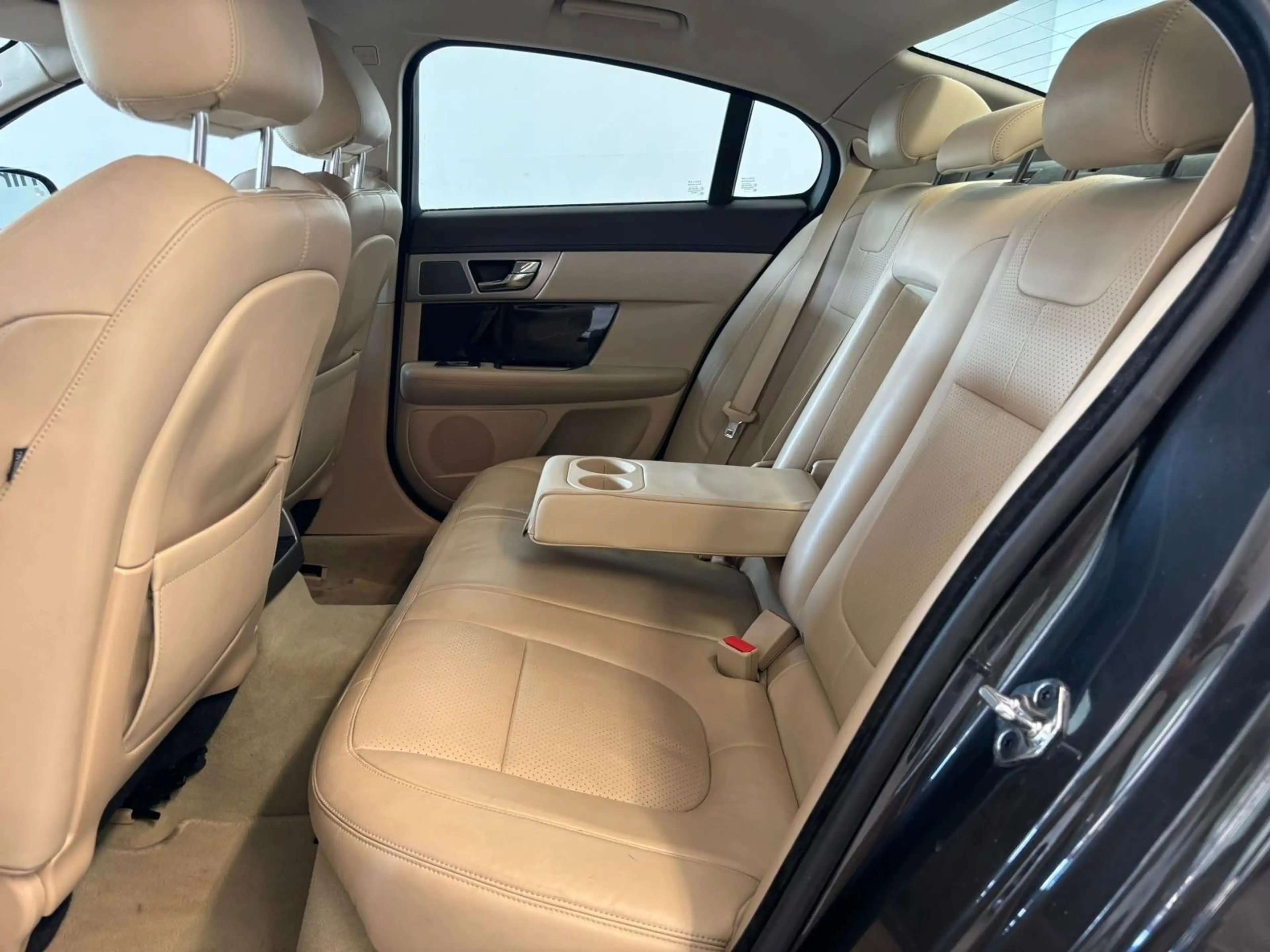 Jaguar XF 3.0 V6 Diesel Premium Luxury — photo 11