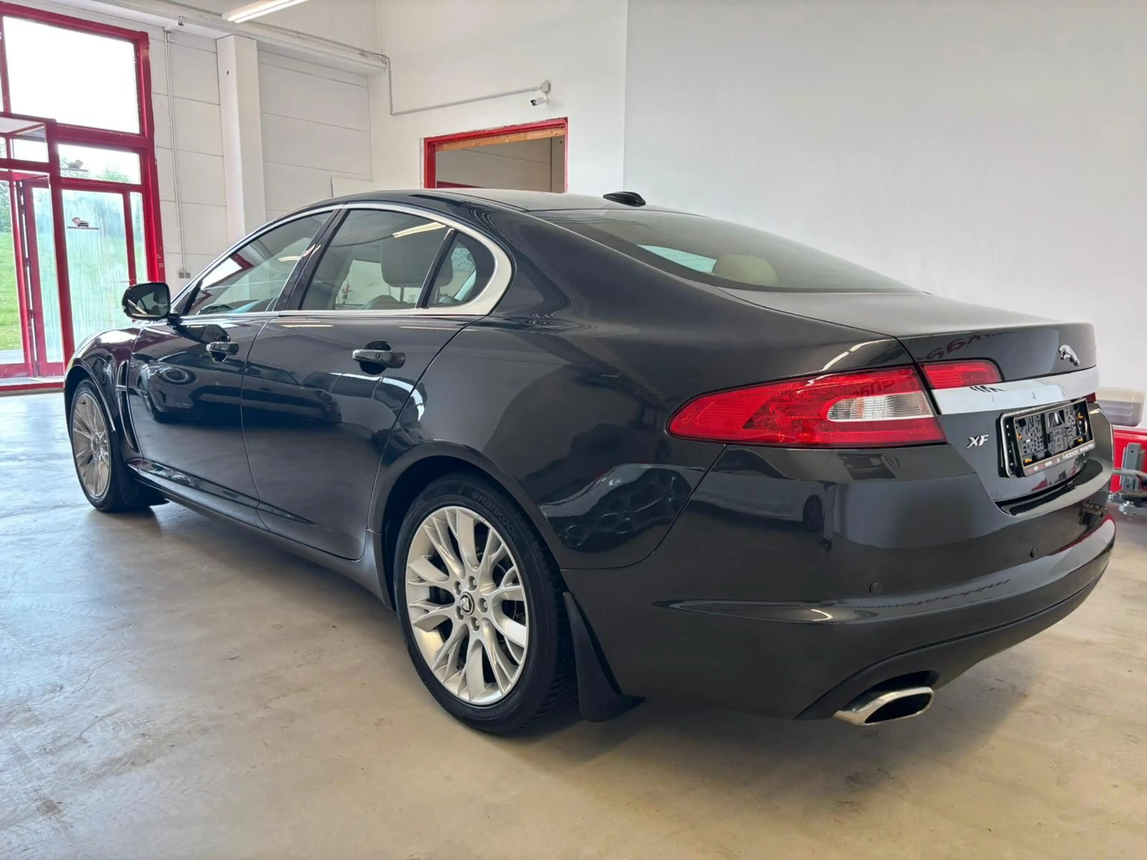 Jaguar XF 3.0 V6 Diesel Premium Luxury — photo 4